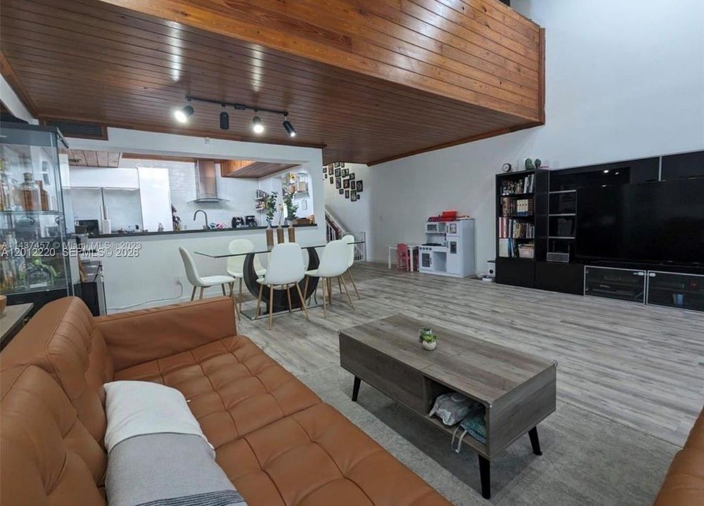 Active With Contract: $3,200 (3 beds, 2 baths, 1511 Square Feet)