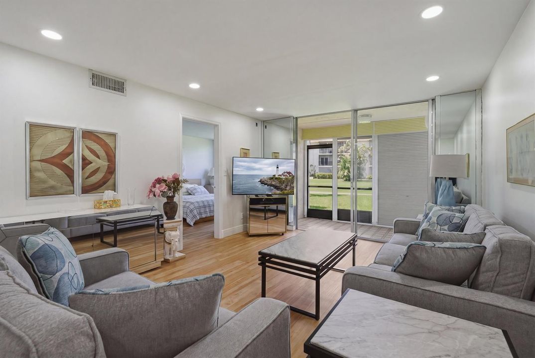 7. Living Room Plus-Use