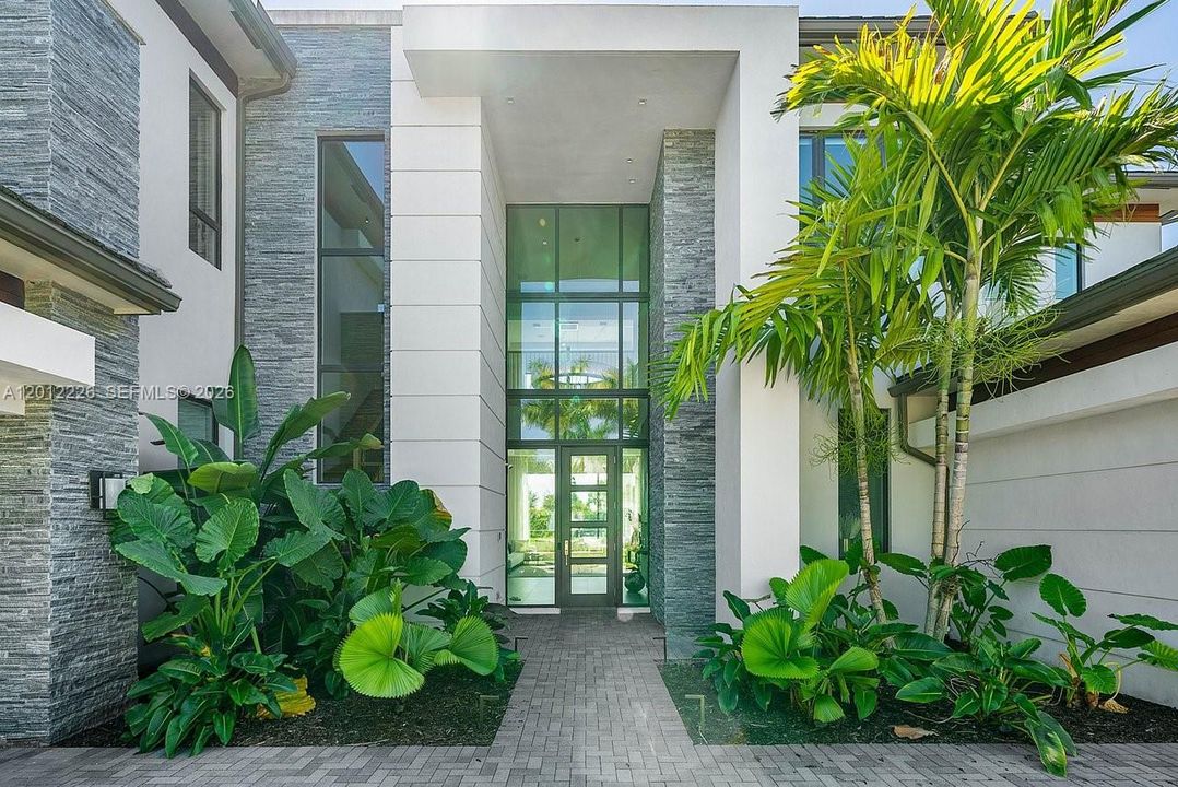En Renta: $45,000 (6 camas, 8 baños, 8091 Pies cuadrados)