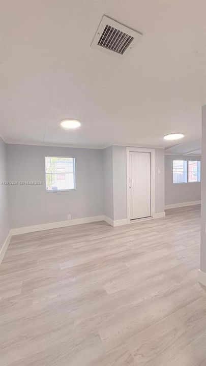 Под контрактом: $309,999 (3 спален, 2 ванн, 1440 Квадратных фут)