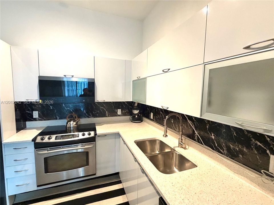 Activo con contrato: $2,450 (1 camas, 1 baños, 712 Pies cuadrados)