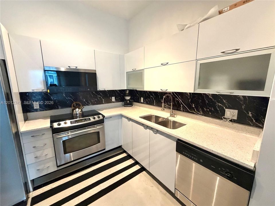 Activo con contrato: $2,450 (1 camas, 1 baños, 712 Pies cuadrados)