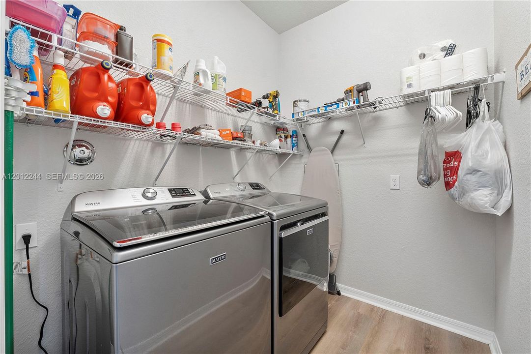 For Sale: $555,000 (3 beds, 2 baths, 1895 Square Feet)