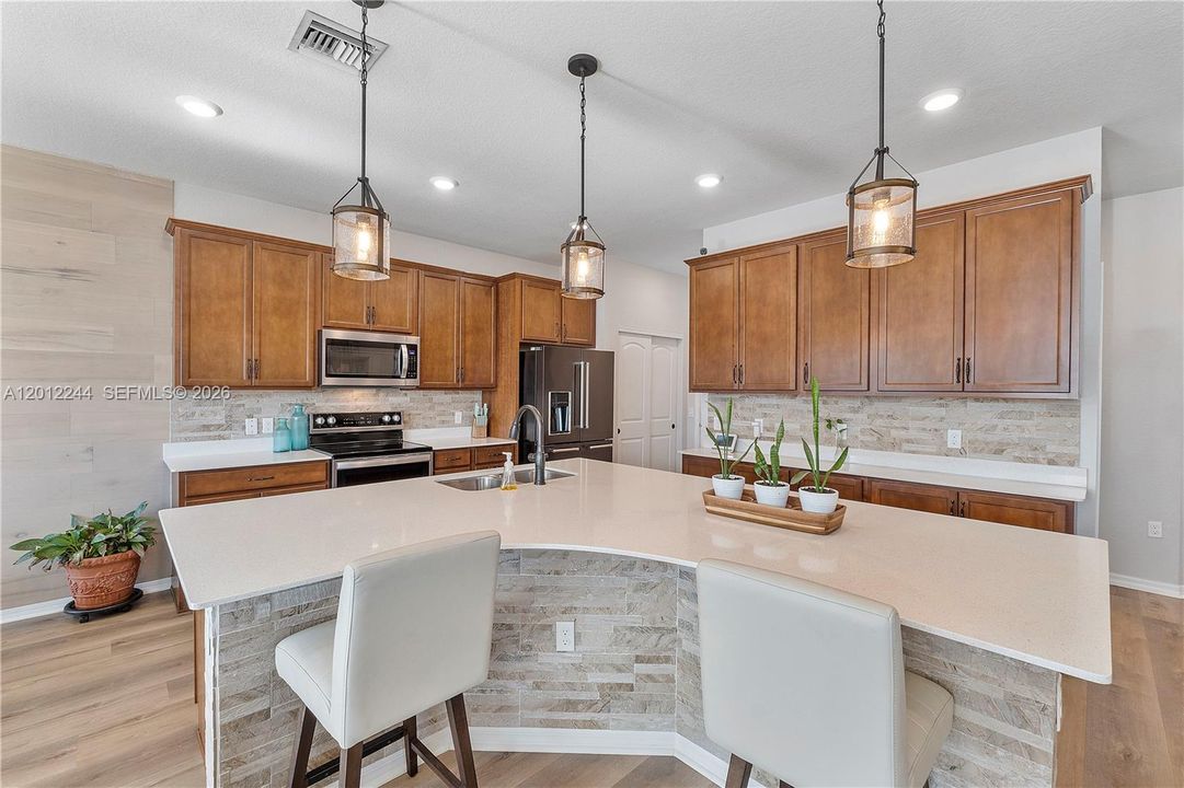 For Sale: $555,000 (3 beds, 2 baths, 1895 Square Feet)