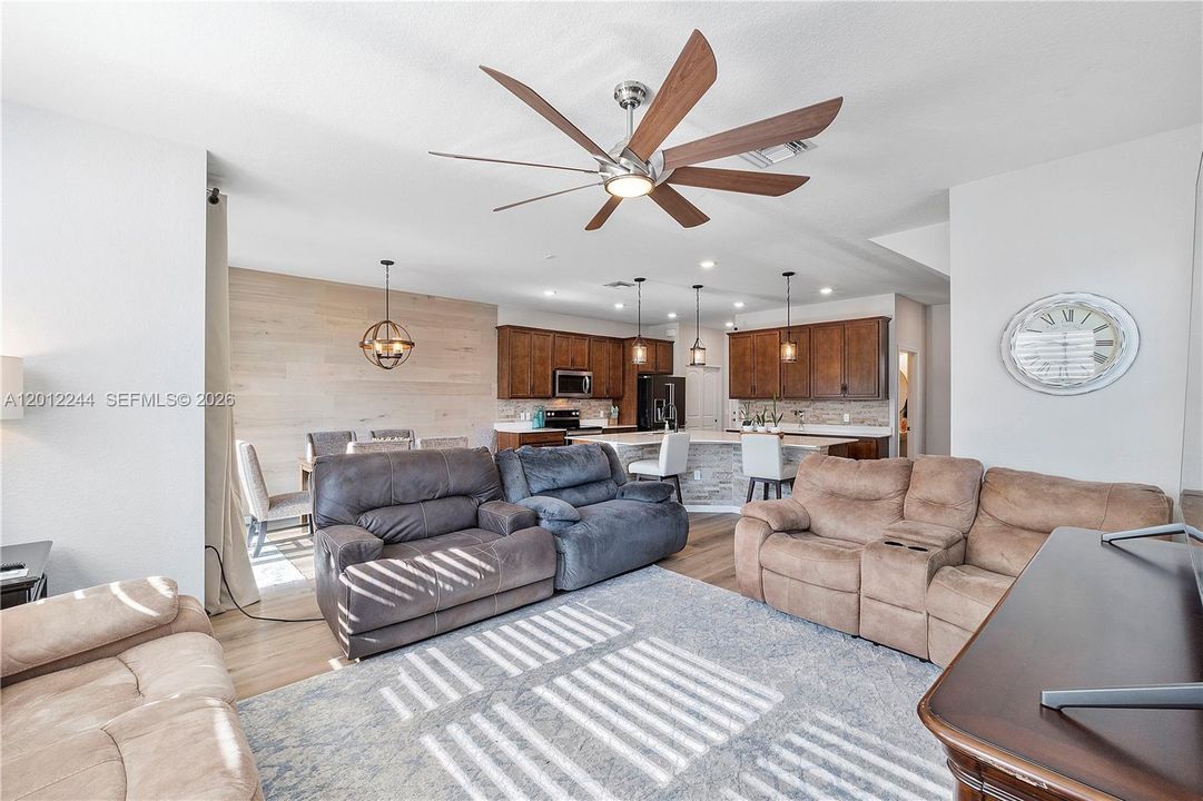 For Sale: $555,000 (3 beds, 2 baths, 1895 Square Feet)