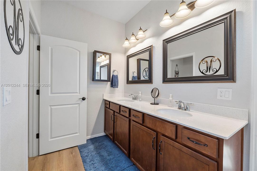 For Sale: $555,000 (3 beds, 2 baths, 1895 Square Feet)
