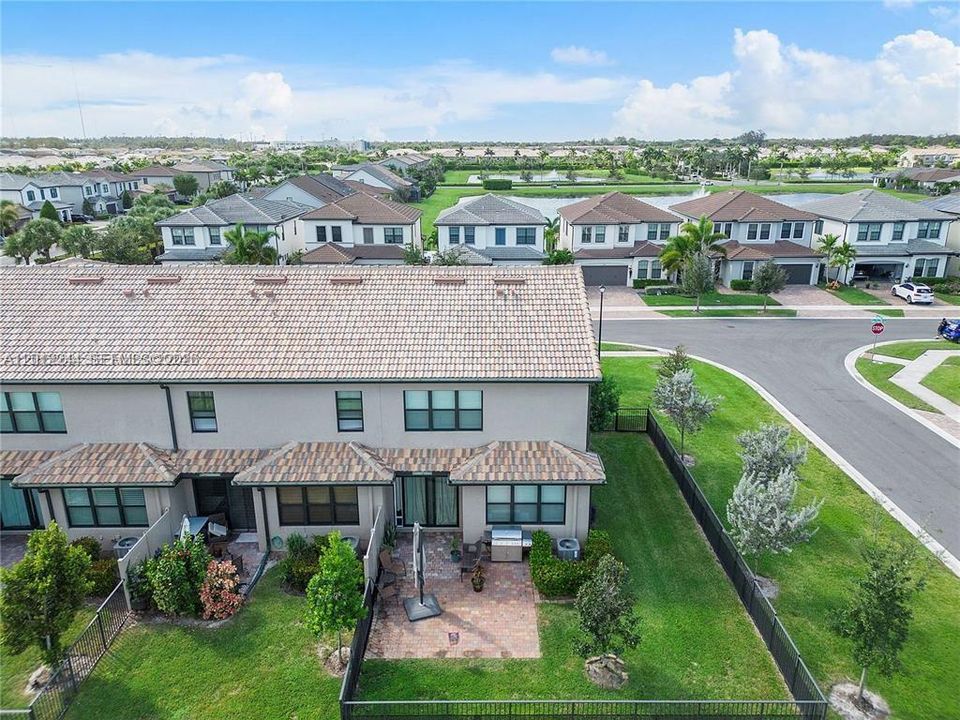 For Sale: $555,000 (3 beds, 2 baths, 1895 Square Feet)
