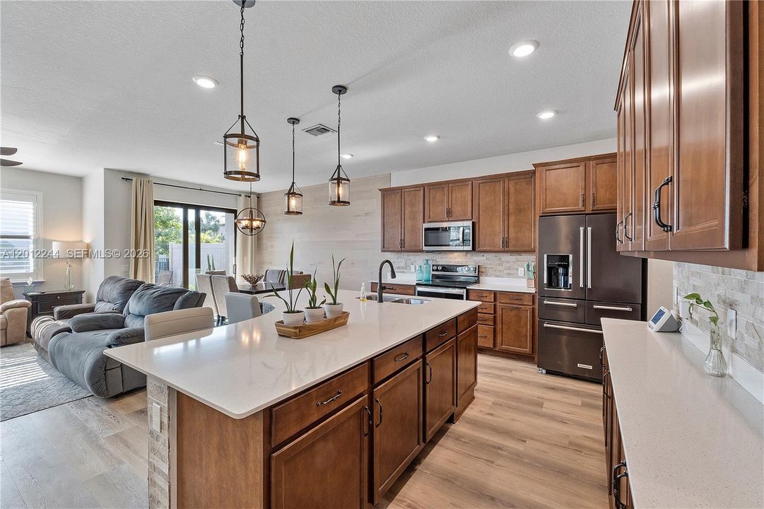 For Sale: $555,000 (3 beds, 2 baths, 1895 Square Feet)
