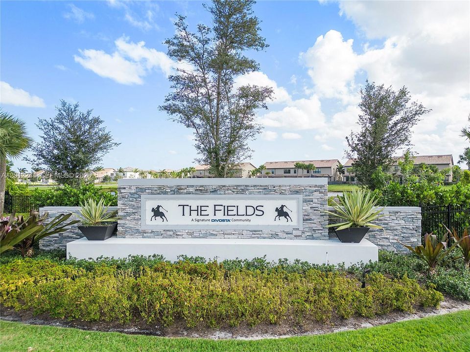 For Sale: $555,000 (3 beds, 2 baths, 1895 Square Feet)