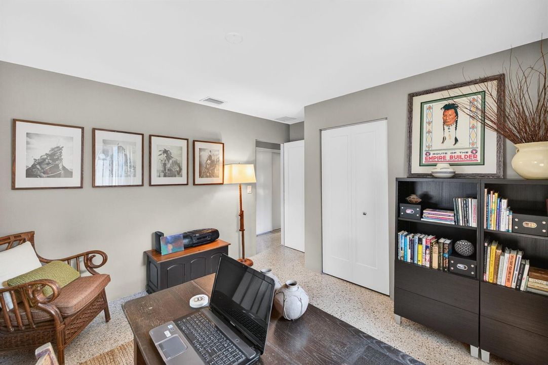 28 Guest Bedroom