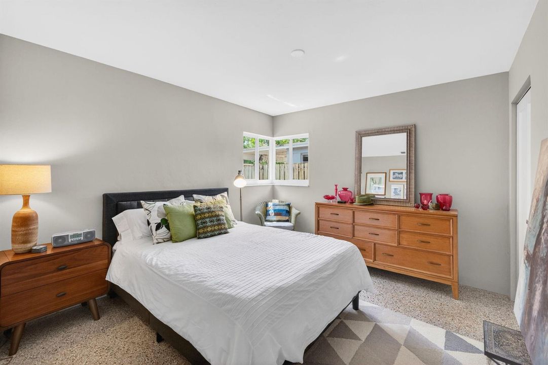 19 Primary Bedroom