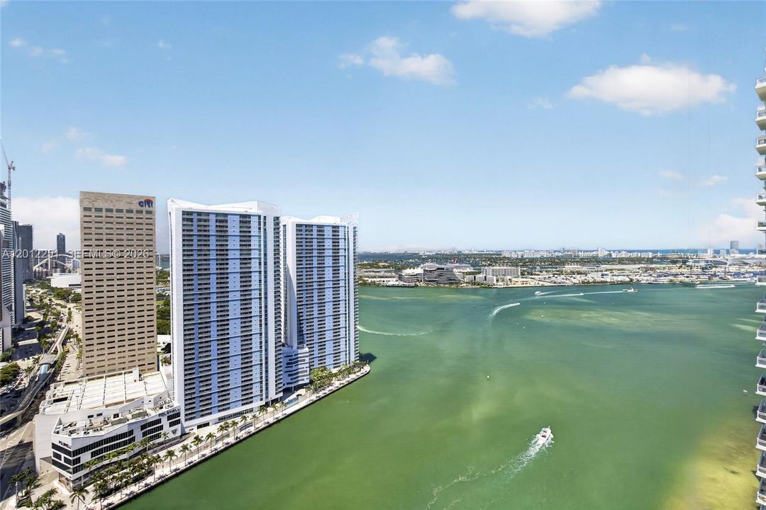 Active With Contract: $1,750,000 (2 beds, 2 baths, 1784 Square Feet)