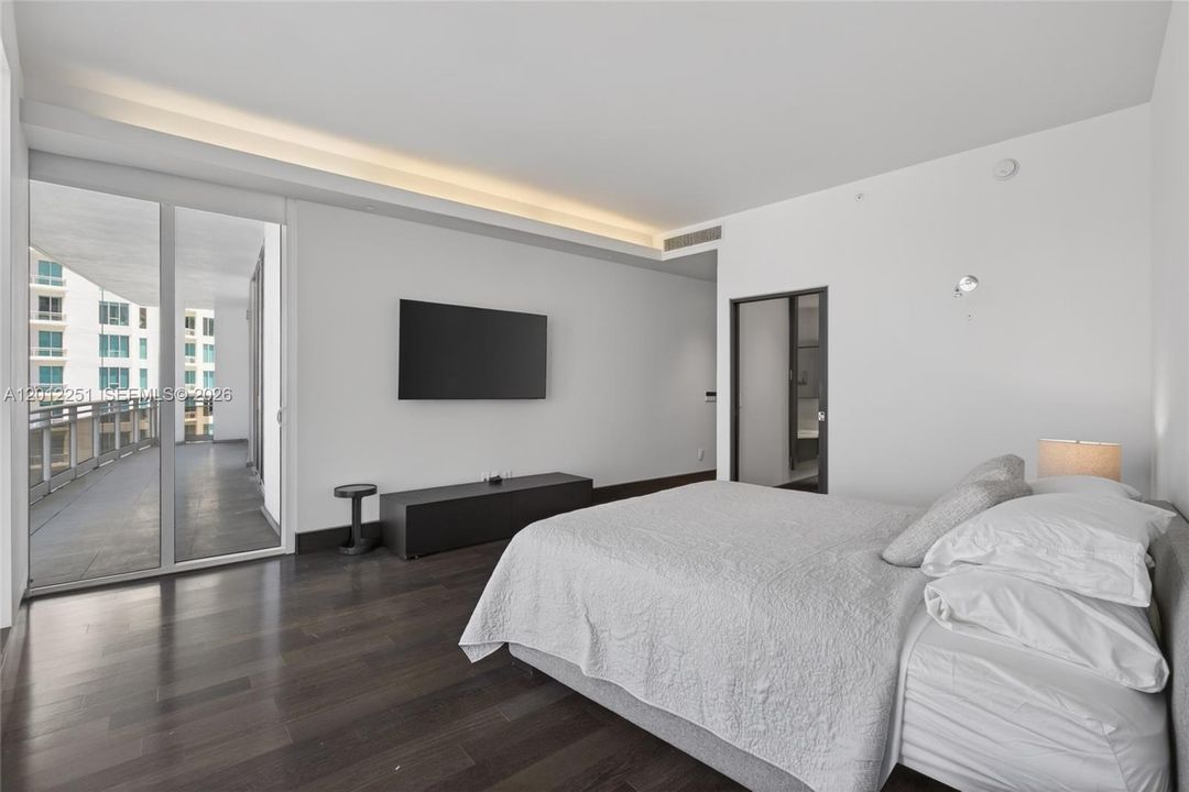 Active With Contract: $1,750,000 (2 beds, 2 baths, 1784 Square Feet)