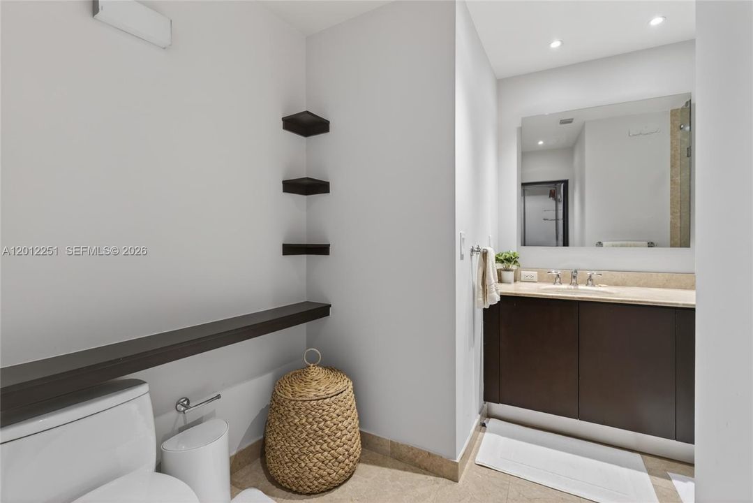 Active With Contract: $1,750,000 (2 beds, 2 baths, 1784 Square Feet)