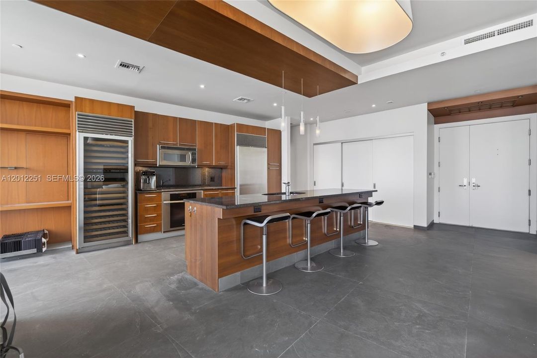 Active With Contract: $1,750,000 (2 beds, 2 baths, 1784 Square Feet)