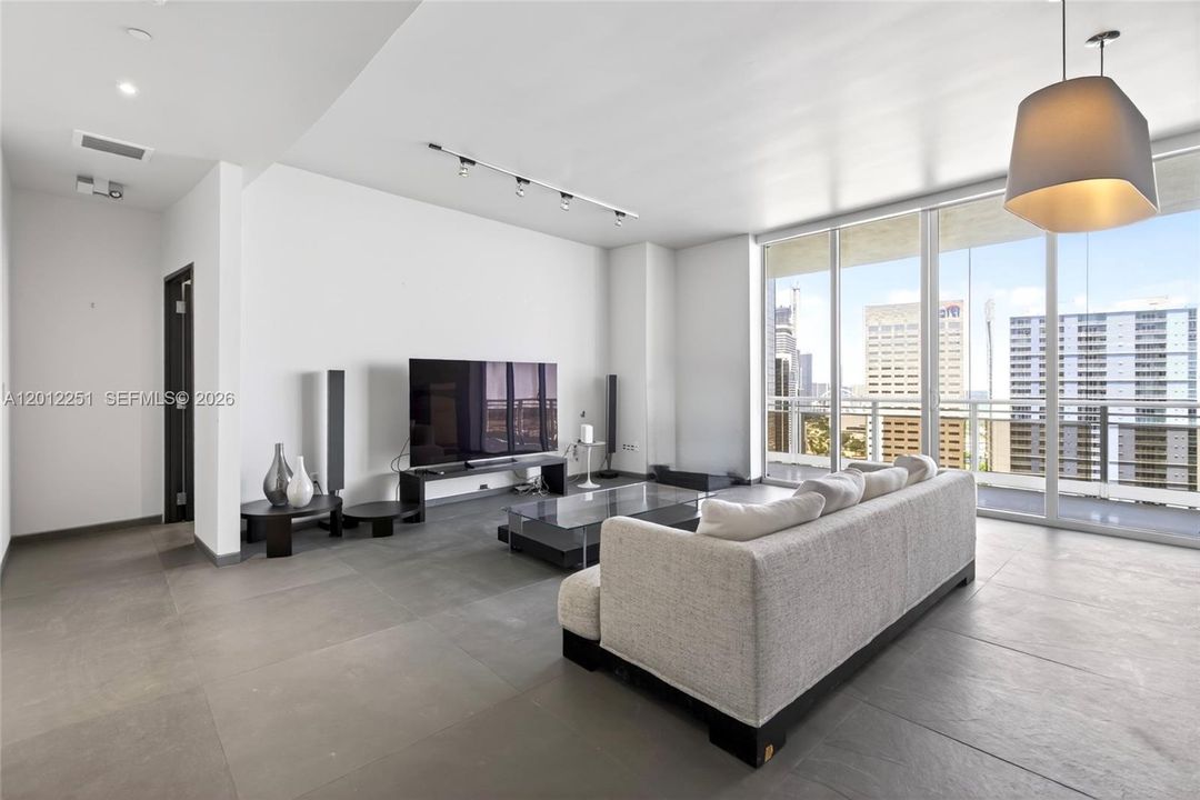 Active With Contract: $1,750,000 (2 beds, 2 baths, 1784 Square Feet)