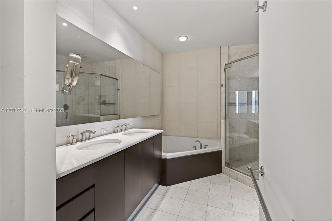 Active With Contract: $1,750,000 (2 beds, 2 baths, 1784 Square Feet)