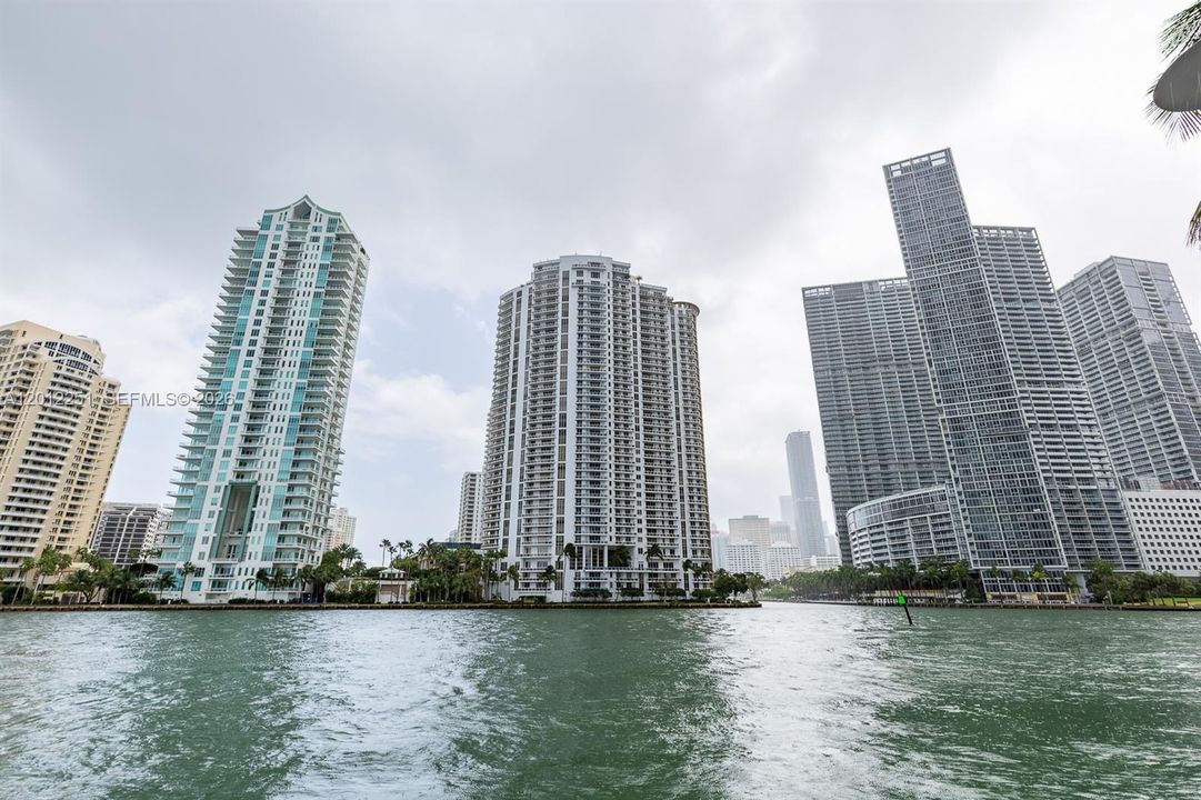 Active With Contract: $1,750,000 (2 beds, 2 baths, 1784 Square Feet)