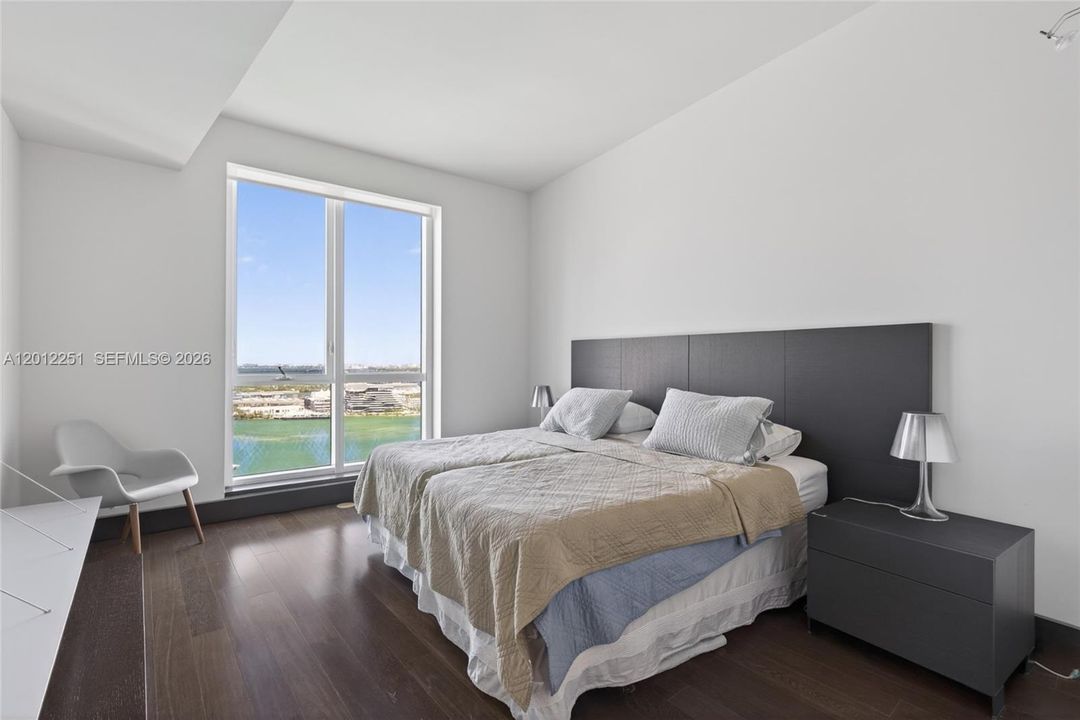 Active With Contract: $1,750,000 (2 beds, 2 baths, 1784 Square Feet)