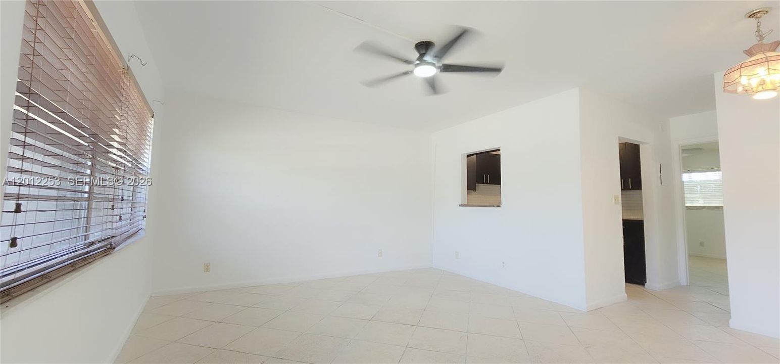 Active With Contract: $1,390 (1 beds, 1 baths, 633 Square Feet)
