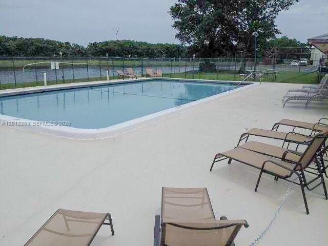 Active With Contract: $1,390 (1 beds, 1 baths, 633 Square Feet)