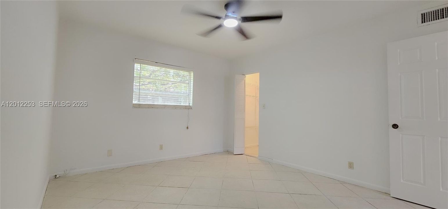 Active With Contract: $1,390 (1 beds, 1 baths, 633 Square Feet)