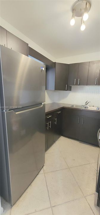 Active With Contract: $1,390 (1 beds, 1 baths, 633 Square Feet)