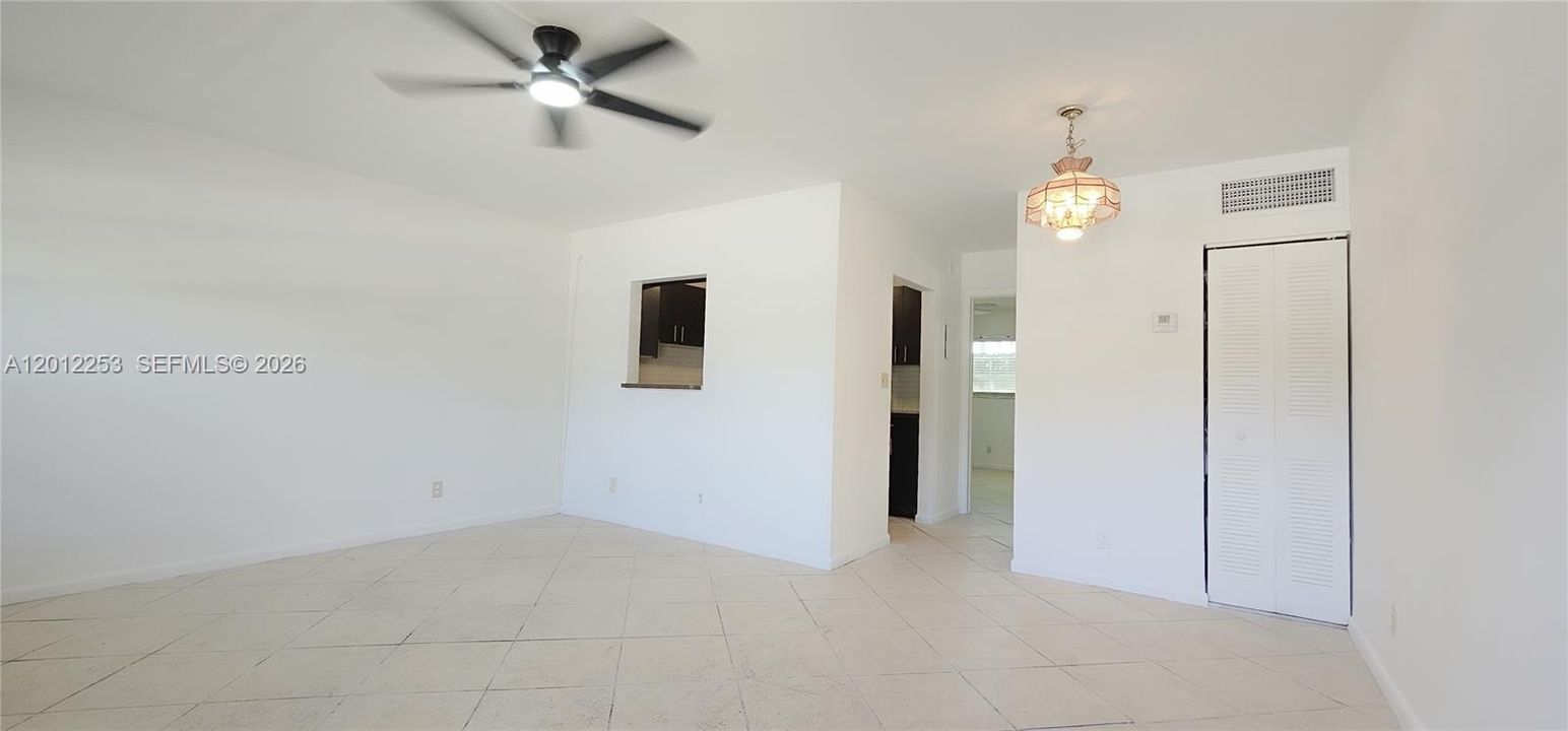 Active With Contract: $1,390 (1 beds, 1 baths, 633 Square Feet)