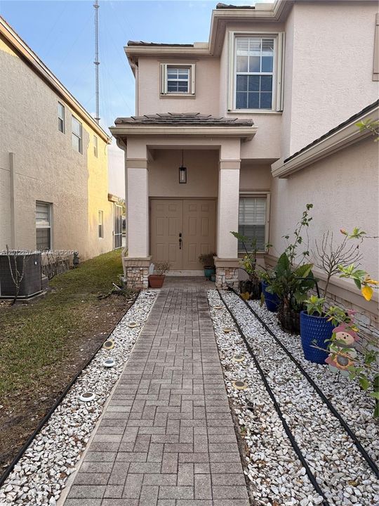 For Rent: $4,195 (5 beds, 3 baths, 2708 Square Feet)