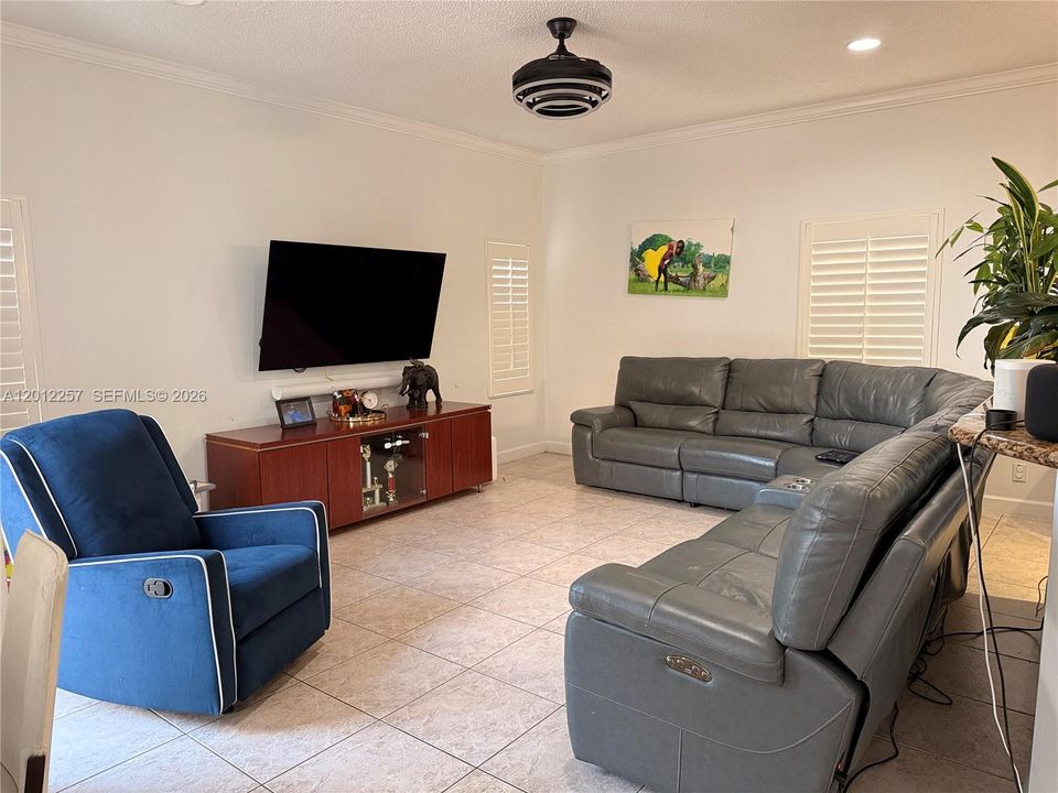 For Rent: $4,195 (5 beds, 3 baths, 2708 Square Feet)