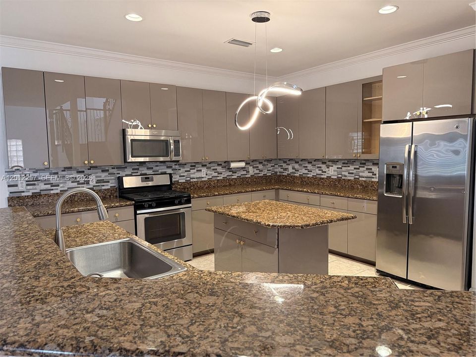 Active With Contract: $3,995 (5 beds, 3 baths, 2708 Square Feet)