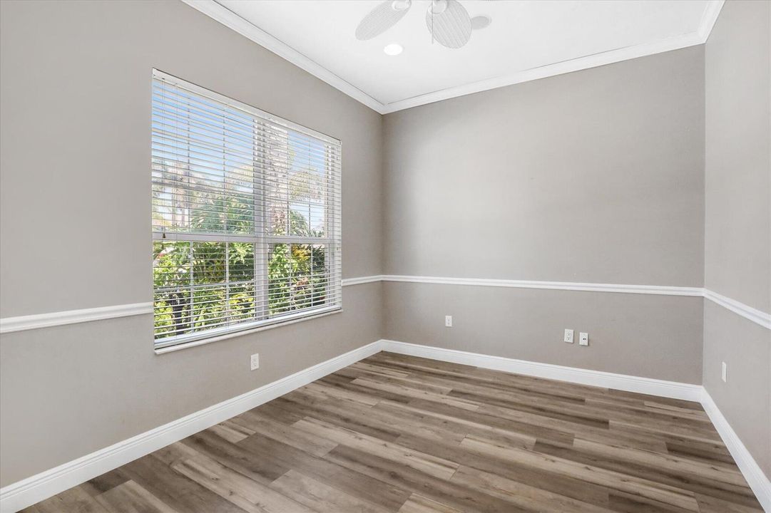 bedroom 4 / office