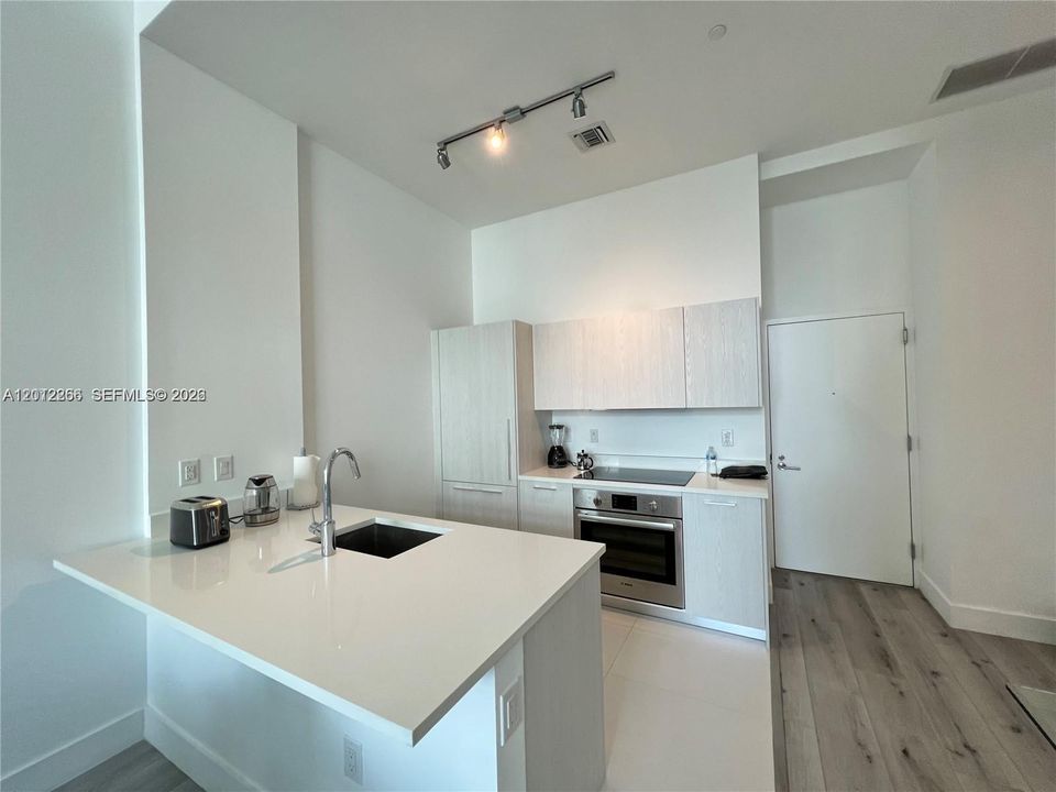 В аренду: $3,390 (1 спален, 1 ванн, 610 Квадратных фут)