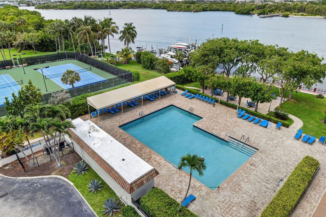 Community Pool on Intracostal