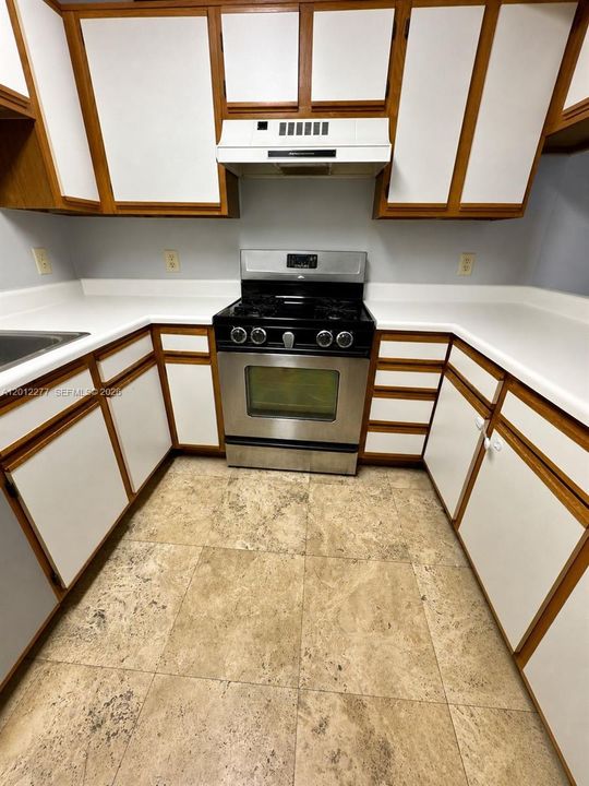 For Rent: $1,750 (1 beds, 1 baths, 693 Square Feet)