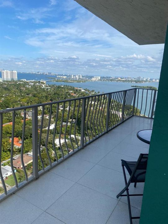 For Sale: $590,000 (2 beds, 2 baths, 1316 Square Feet)