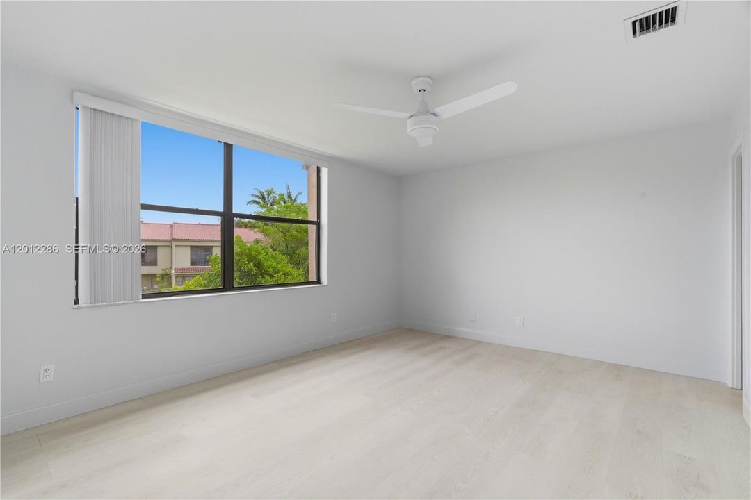 Activo con contrato: $3,700 (2 camas, 2 baños, 2050 Pies cuadrados)