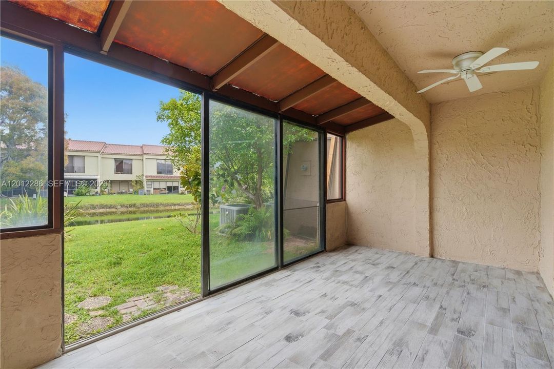 Activo con contrato: $3,700 (2 camas, 2 baños, 2050 Pies cuadrados)