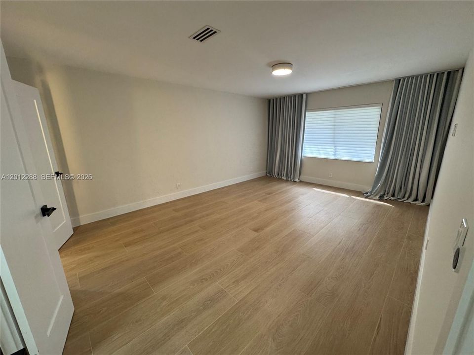 В аренду: $6,000 (4 спален, 2 ванн, 1520 Квадратных фут)