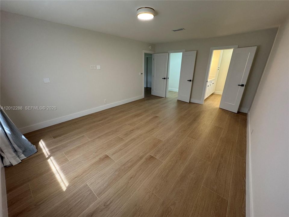 В аренду: $6,000 (4 спален, 2 ванн, 1520 Квадратных фут)