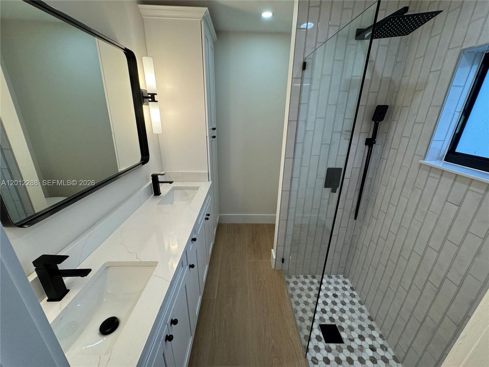 В аренду: $6,000 (4 спален, 2 ванн, 1520 Квадратных фут)