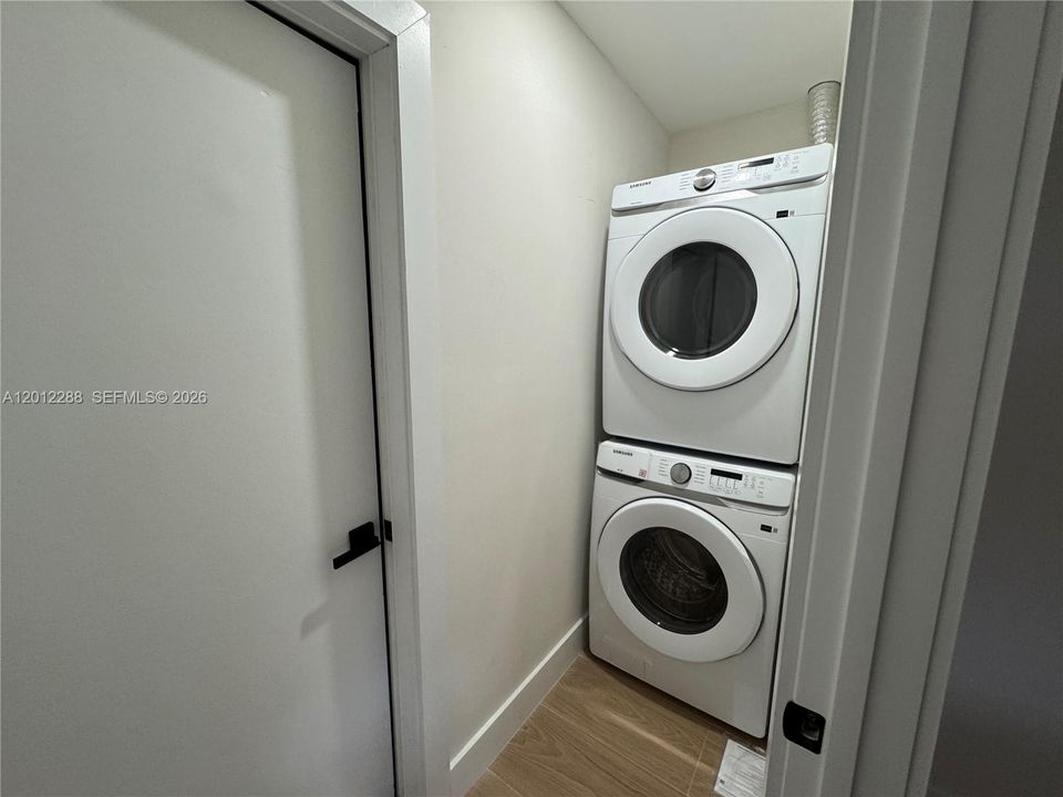 В аренду: $6,000 (4 спален, 2 ванн, 1520 Квадратных фут)