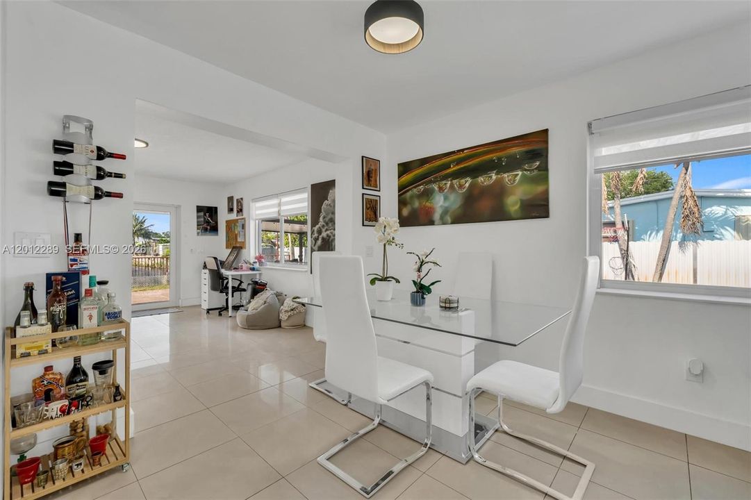 Недавно продано: $699,990 (3 спален, 2 ванн, 1368 Квадратных фут)