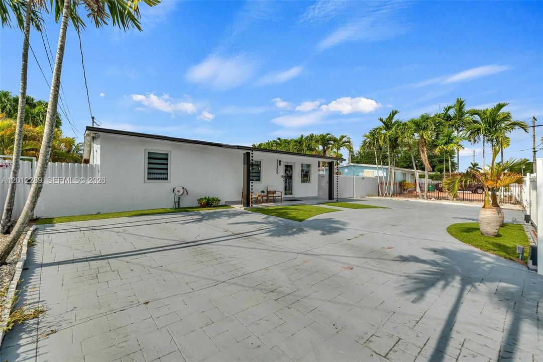 Недавно продано: $699,990 (3 спален, 2 ванн, 1368 Квадратных фут)