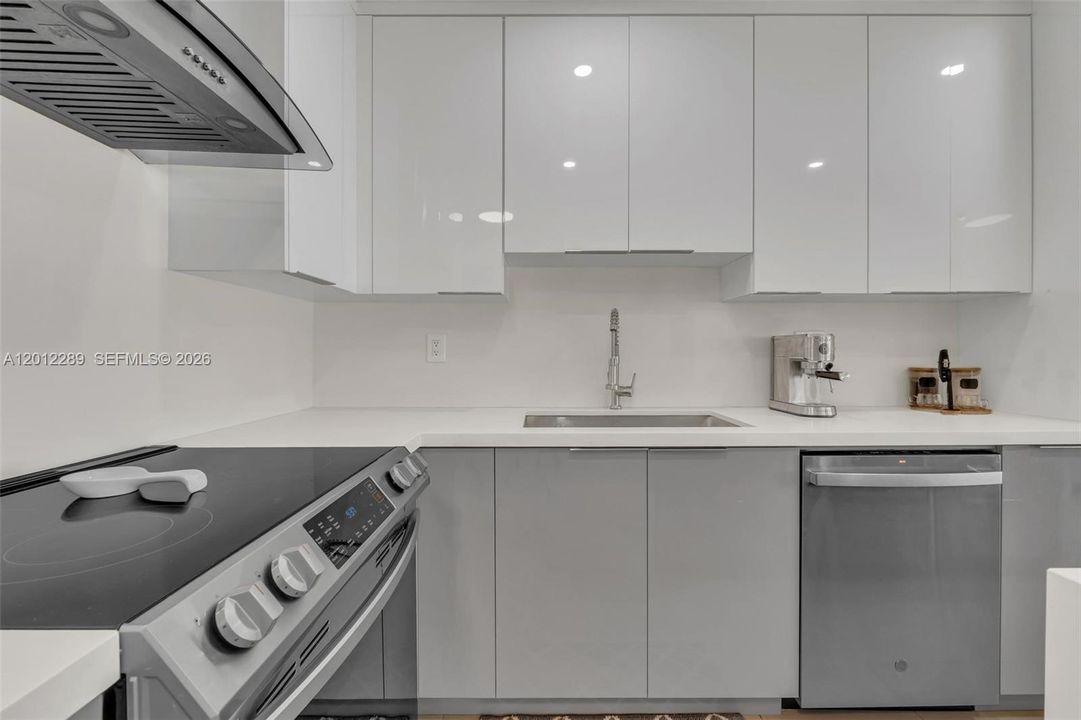 Недавно продано: $699,990 (3 спален, 2 ванн, 1368 Квадратных фут)