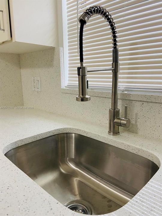 For Rent: $2,190 (2 beds, 2 baths, 867 Square Feet)