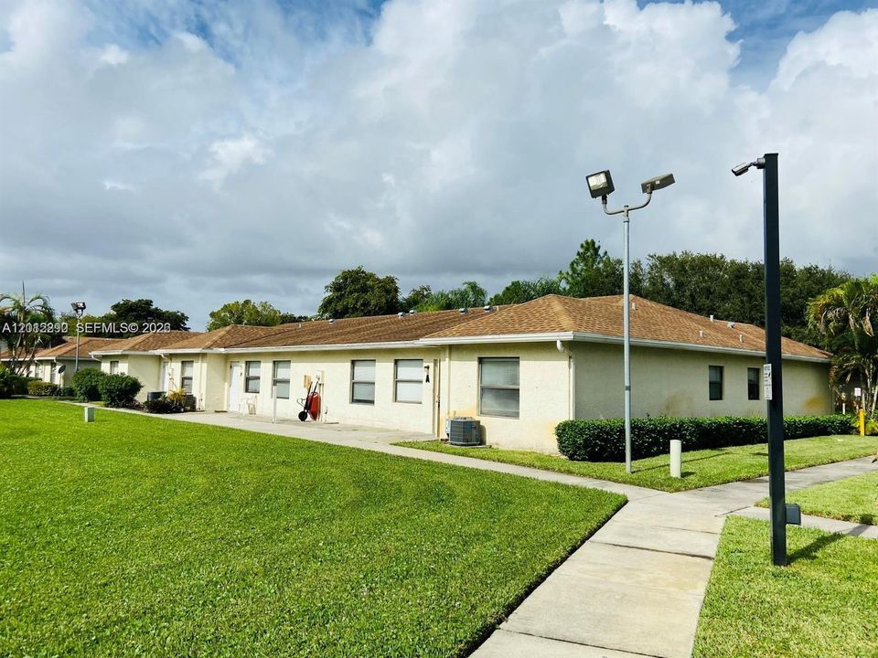 For Rent: $2,190 (2 beds, 2 baths, 867 Square Feet)