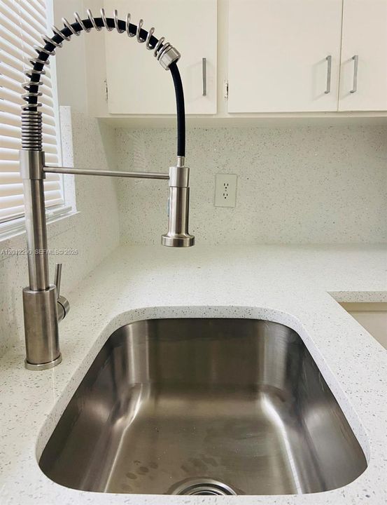 For Rent: $2,190 (2 beds, 2 baths, 867 Square Feet)
