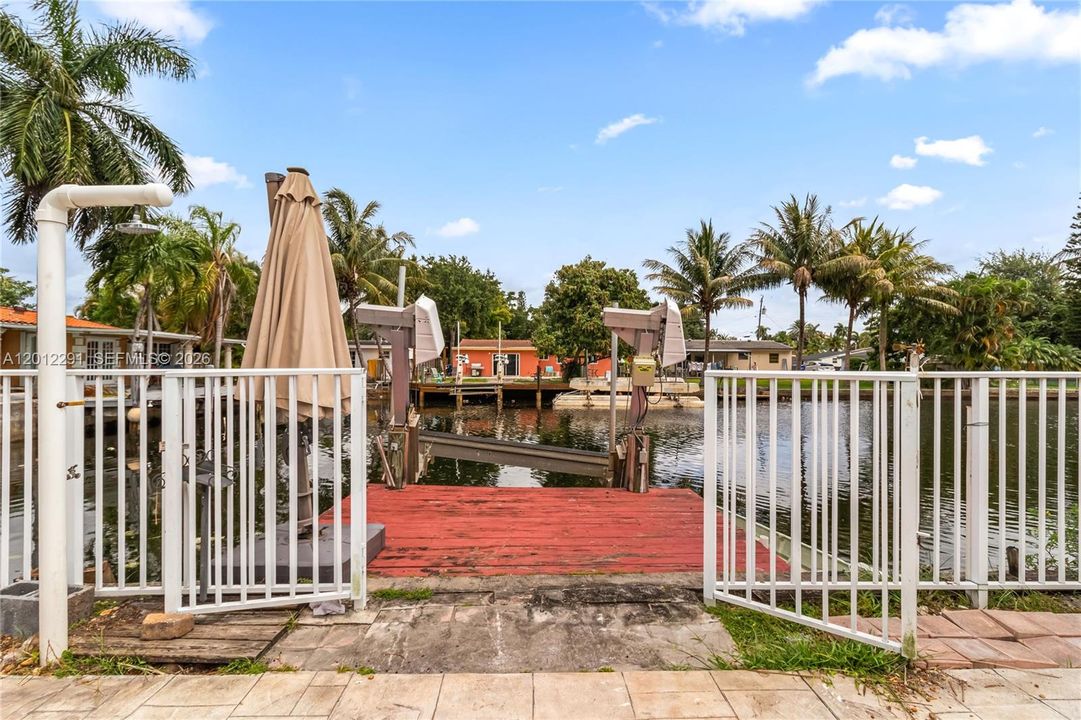 Activo con contrato: $699,000 (3 camas, 2 baños, 1528 Pies cuadrados)