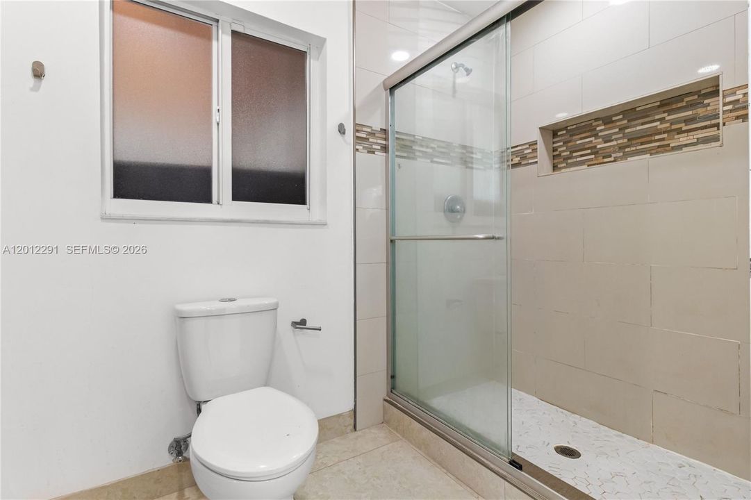 Activo con contrato: $699,000 (3 camas, 2 baños, 1528 Pies cuadrados)